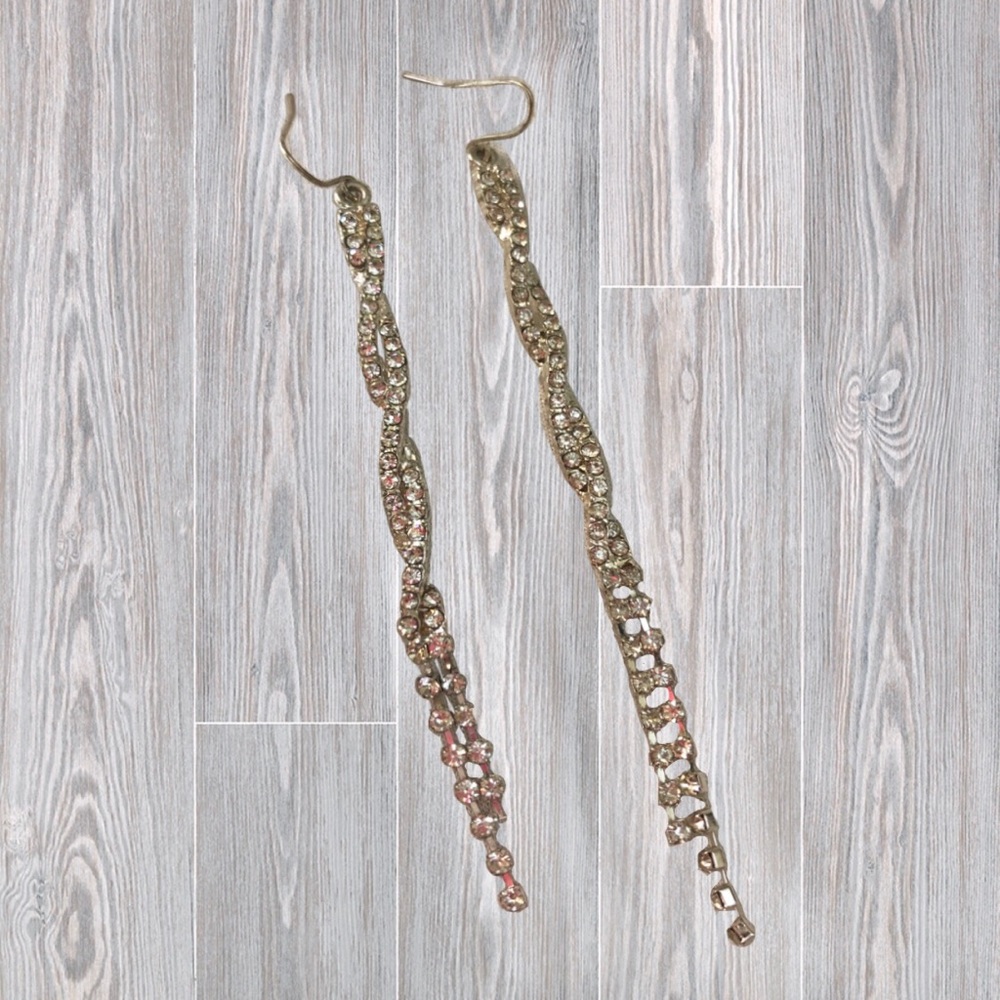 Dangle earrings
